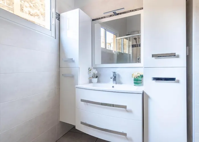 Notre Dame - Huge Sunny Modern 2br Flat - Terrace *